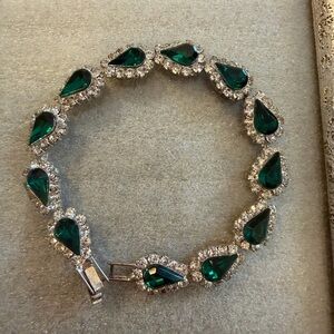 Faux Emerald Teardrop Bracelet w/Rhinestone Sparkling Accents